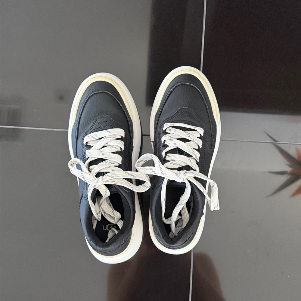 UGG women’s  Black Leather Platform Sneakers. Size 7.5